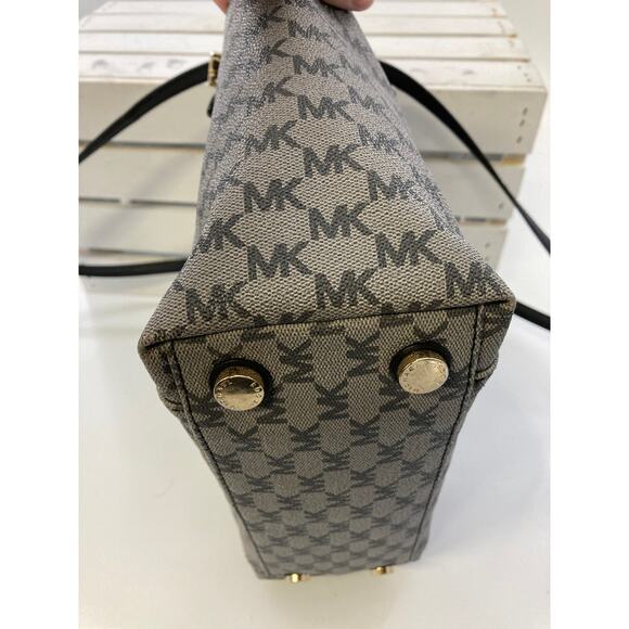 MICHAEL KORS, GRAY BLACK LEATHER SIGNATURE PRINT SHOULDER BAG - Picture 9 of 15